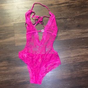 Brand-new leg Avenue stretch lace deep V halter pink Teddy